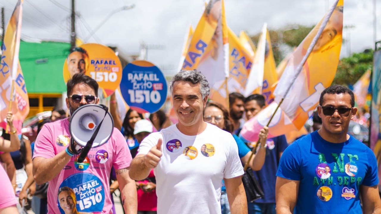Caravana de Rafael Brito toma ruas de Arapiraca nesta sexta-feira (09)