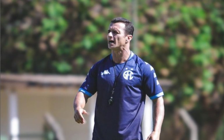 Técnico Júnior Rocha vê 'evolução' no Guarani após 6ª derrota em 8 jogos na Série B