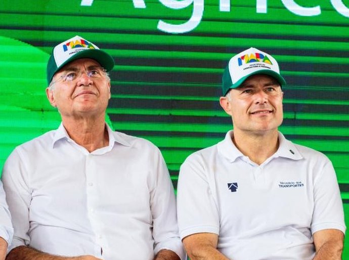 Senador Renan Calheiros entrega máquinas agrícolas a prefeituras de Alagoas na segunda, 16