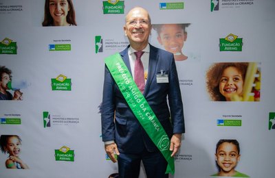 Penedo: Ronaldo Lopes recebe Prêmio Prefeito Amigo da Criança promovido pela Fundação Abrinq