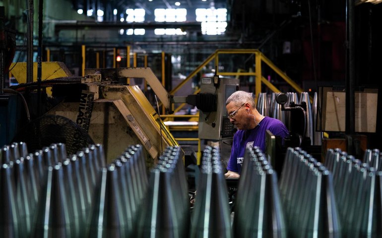 Munições dos EUA chegam com até 18 meses de atraso à Ucrânia, aponta Pentágono