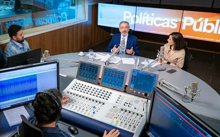 Márcio Elias Rosa destaca compromisso do governo com o desenvolvimento sustentável e a redução da jornada de trabalho