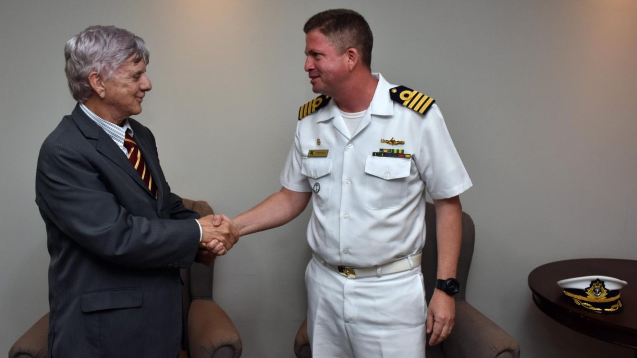 Governador Klever Loureiro recebe capitão da marinha e aceita convite para participar de homenagem ao Patrono da Força