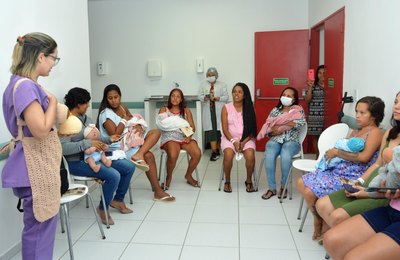 Maternidade do Hospital da Mulher promove oficina educativa sobre aleitamento materno