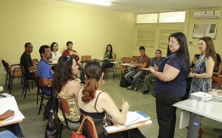 Detran leva educação no trânsito a alunos do Ensino Médio