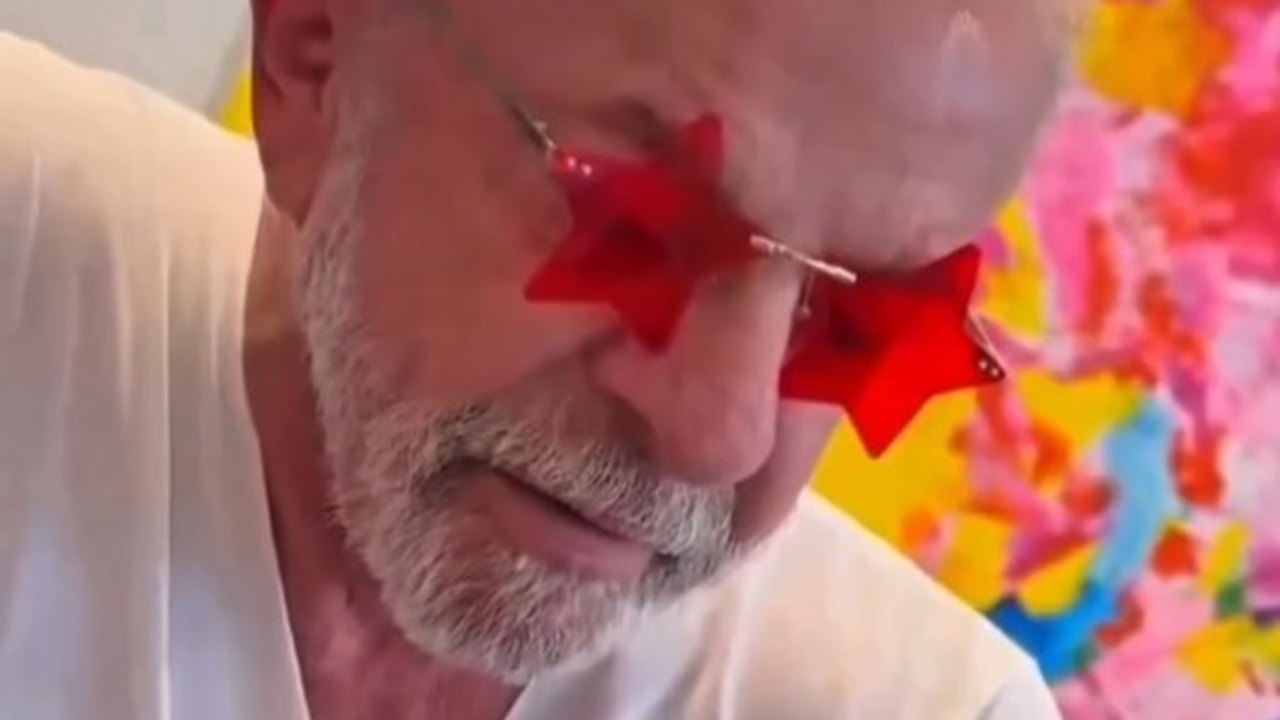 VÍDEO: Lula estreia celular novo ouvindo Agnaldo Timóteo e cantarola música que marcou gerações