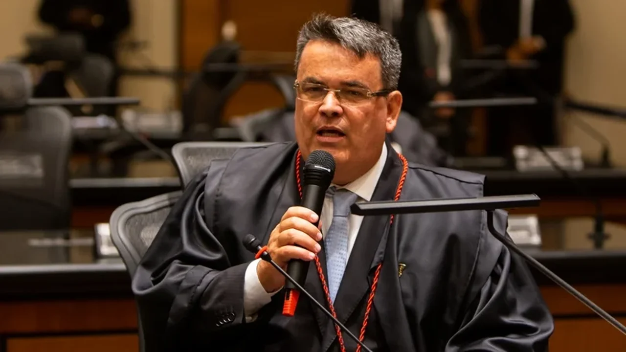 Presidente do TRE-RJ cobra partidos para que não registrem candidatos ligados ao tráfico ou milícia: 'Não vai passar'