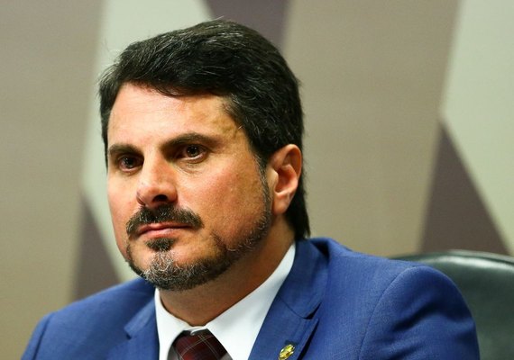 Senador Marcos do Val recebe tornozeleira eletrônica
