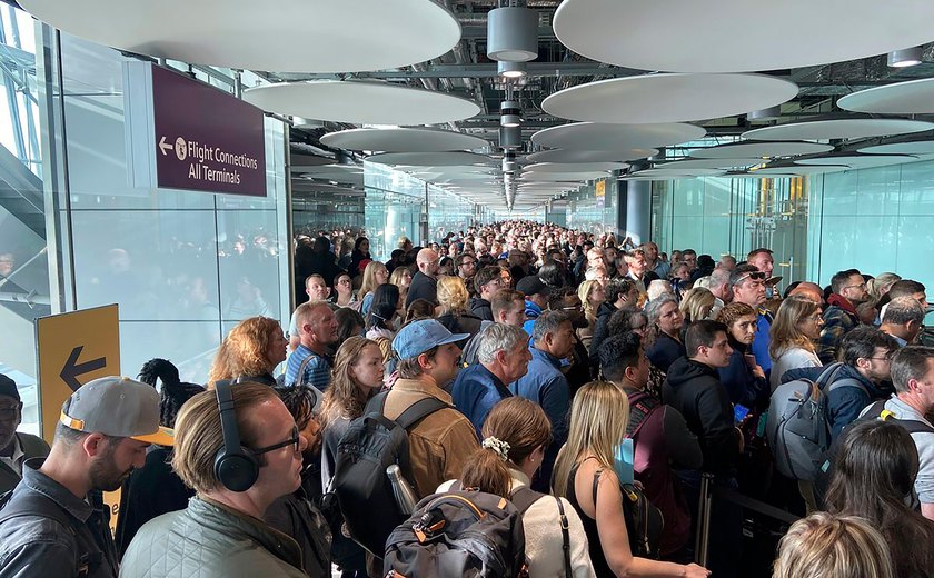 Reino Unido tem longas filas em aeroportos após problema em sistema de leitura de passaporte