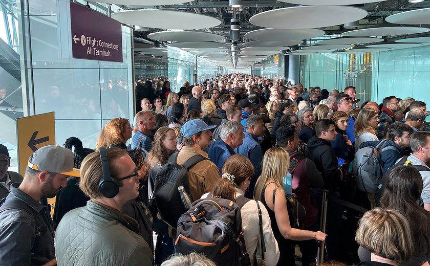 Reino Unido tem longas filas em aeroportos após problema em sistema de leitura de passaporte