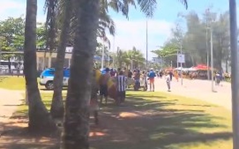 Torcedores do Peñarol saqueiam quiosques, entram em conflito com PM e vandalizam Rio