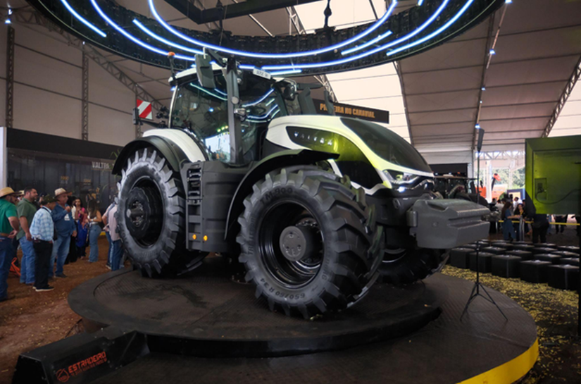 Valtra apresenta inovações em máquinas agrícolas na Coopercitrus Expo 2025