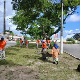 Limpeza Urbana realiza mutirão de manutenção com apoio das equipes do Projeto Praça é Massa
