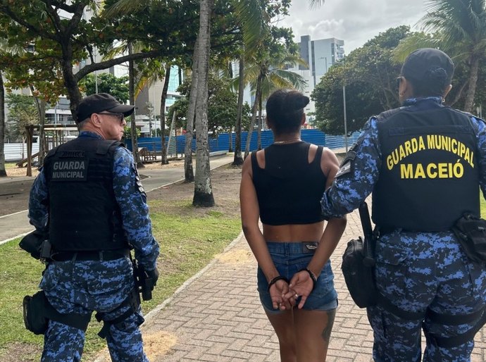 Mulher é presa suspeita de tráfico de drogas durante operação da Segurança Cidadã