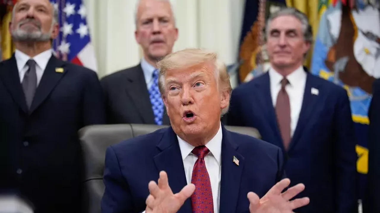 'Terrorista ou louco', diz Trump sobre copiloto que tentou derrubar avião