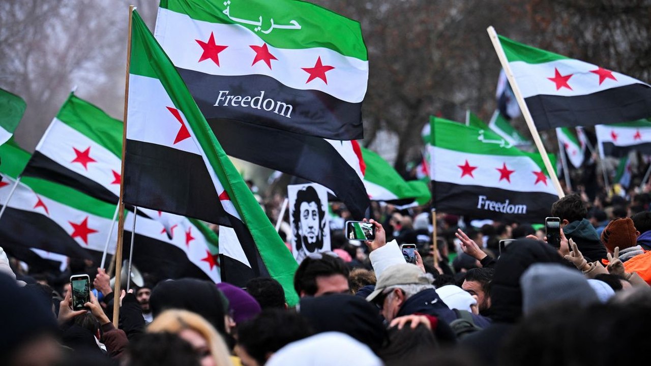Síria: potências estrangeiras apoiaram 13 anos de guerra contra Assad