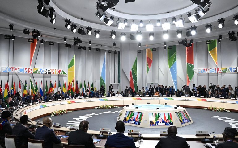 Uganda recebe convite da Rússia para se tornar parceiro do BRICS, diz MRE