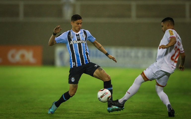 Relaxado pelo acesso, Grêmio cede empate ao Tombense, que festeja fuga da queda