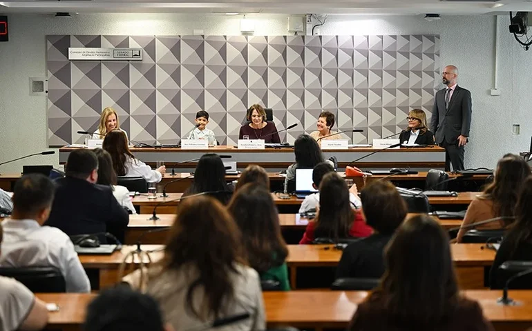 Superdotados precisam de políticas e profissionais capacitados, aponta debate