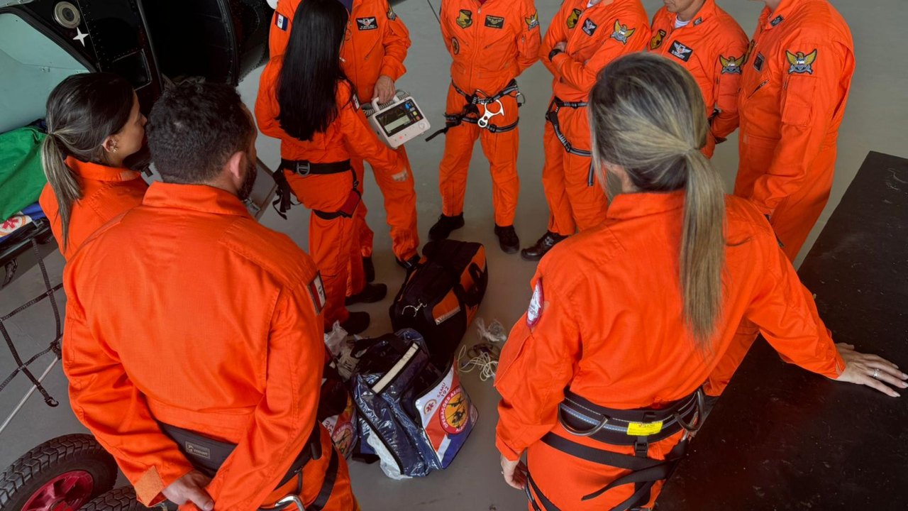  Samu realiza curso de preparação de socorristas para atuar em aeronaves 