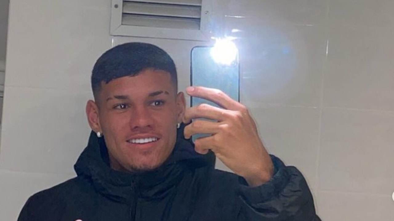 Quem é o jogador do Corinthians que estava com jovem que morreu em apartamento na Zona Leste de SP