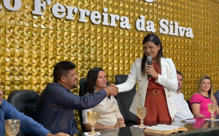 Prefeita Marcela Gomes prestigia solenidade de posse da nova diretoria do Fapen de Novo Lino