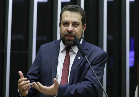 Boulos faz bicicletada na Paulista e diz que Nunes fugiu de debate para evitar questionamentos