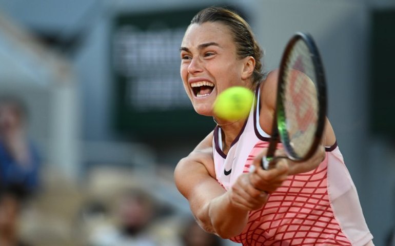 Sabakenka avança às quartas em Roland Garros e mantém vivo sonho de liderar o ranking