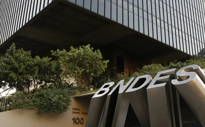 Crédito do BNDES para micro, pequenas e médias empresa sobe 46% no ano