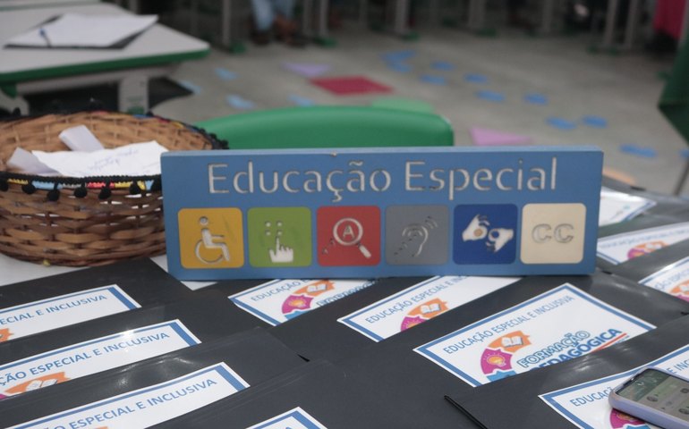 Semede promove curso de qualificação para professores da rede municipal