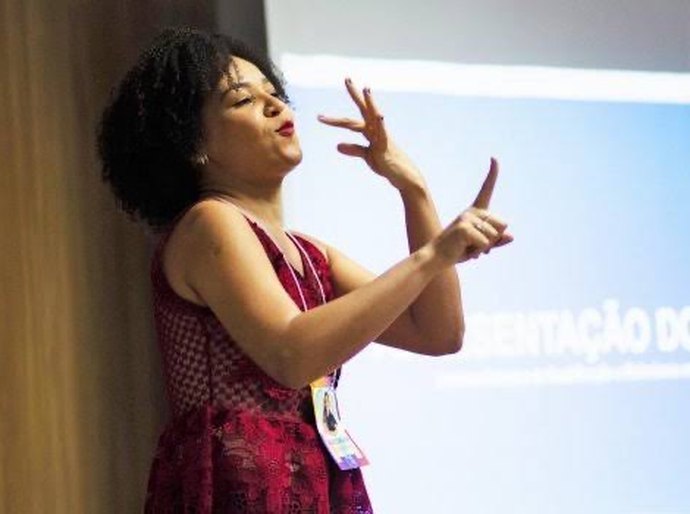 No Dia da Lei de Libras, IRES chama atenção para a urgência da educação de crianças surdas em Alagoas