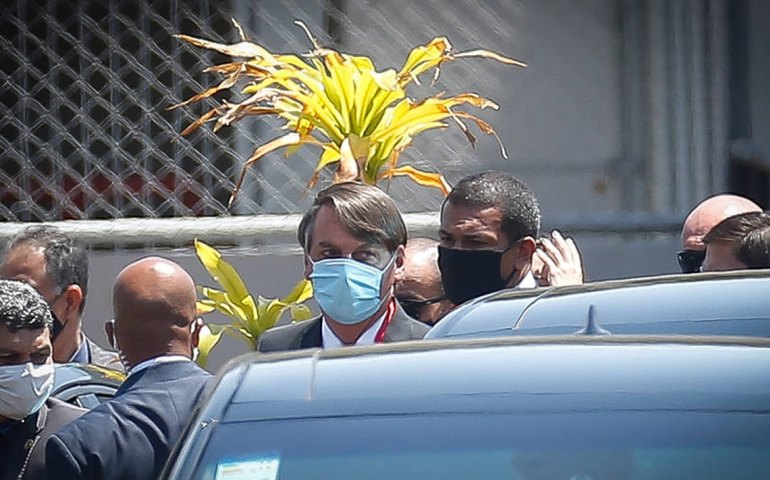 Bolsonaro vai a comemoração do Dia da Revolução Farroupilha