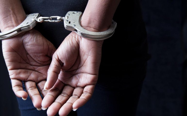 Polícia Civil prende mulher suspeita de aplicar golpes com empréstimos falsos contra idosos