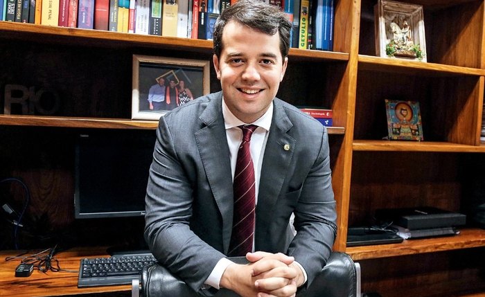 Cabral Filho é alvo de uma investigação sobre comércio ilegal de cigarros