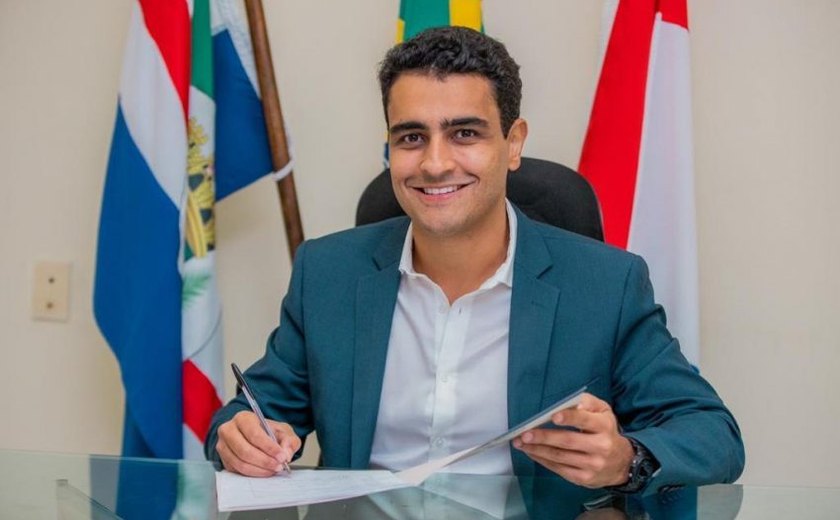 Prefeito JHC anuncia novo reajuste salarial para servidores de Maceió