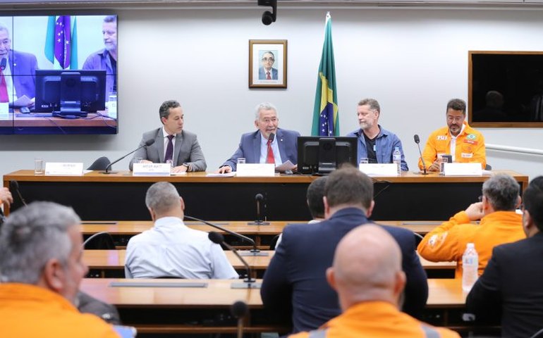 Especialistas apontam distribuidoras e revendedoras como responsáveis pela alta dos combustíveis