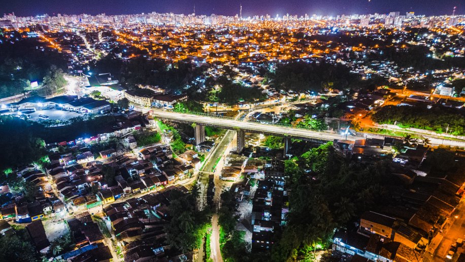 Moradores do Reginaldo têm vida transformada com chegada de iluminação pública