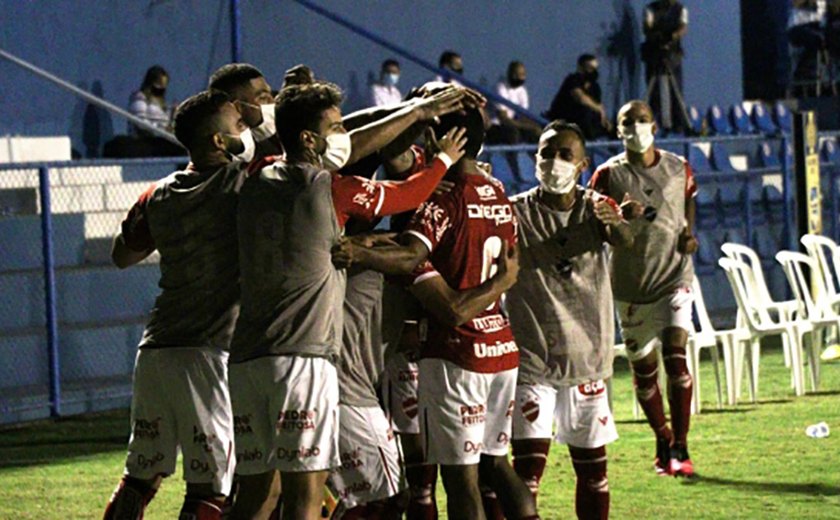 Vila Nova vence CSA com gol de Dudu, desencanta e entra no G4 da Série B