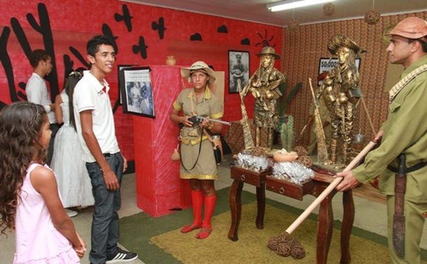 Alunos de Palmeira dos Índios expõem trabalhos em Feira Cultural