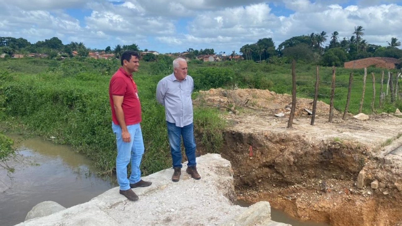 Governador Paulo Dantas envia engenheiro, material e equipamentos para Penedo