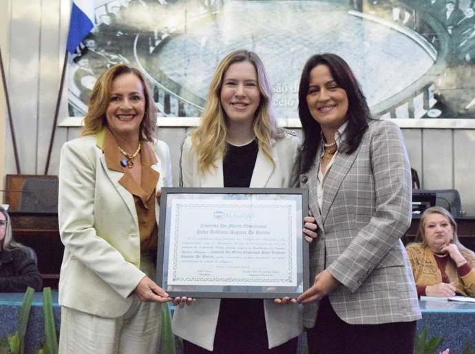 Comenda Padre Teófanes: Parlamento homenageia a System Idiomas