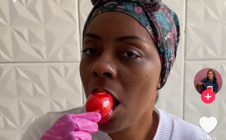 Morango do amor viraliza e reação de confeiteira vira meme