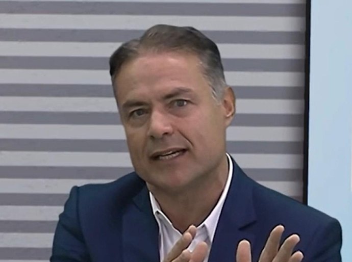 “Vou fazer concurso todo ano para segurança, educação e saúde”, garante Renan Filho em sabatina na TV Asa Branca