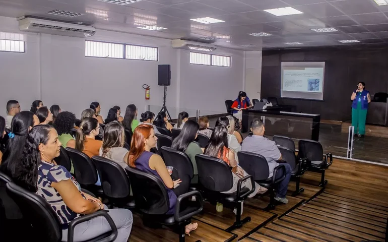 Secretaria de Saúde de Penedo orienta profissionais sobre tratamentos preventivos contra o HIV