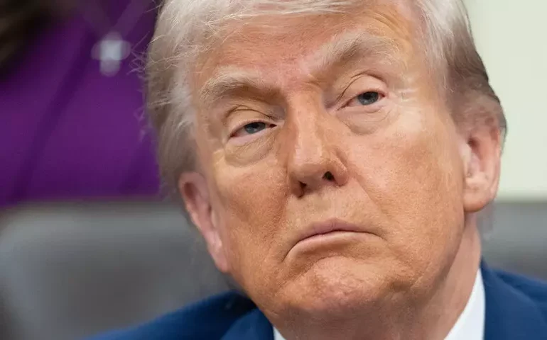 Trump afirma que cessar-fogo com Irã é 'muito frágil'