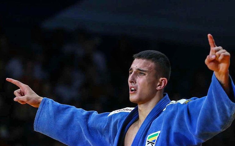 Guilherme Schimidt bate campeão olímpico e bicampeão mundial e garante prata no Masters