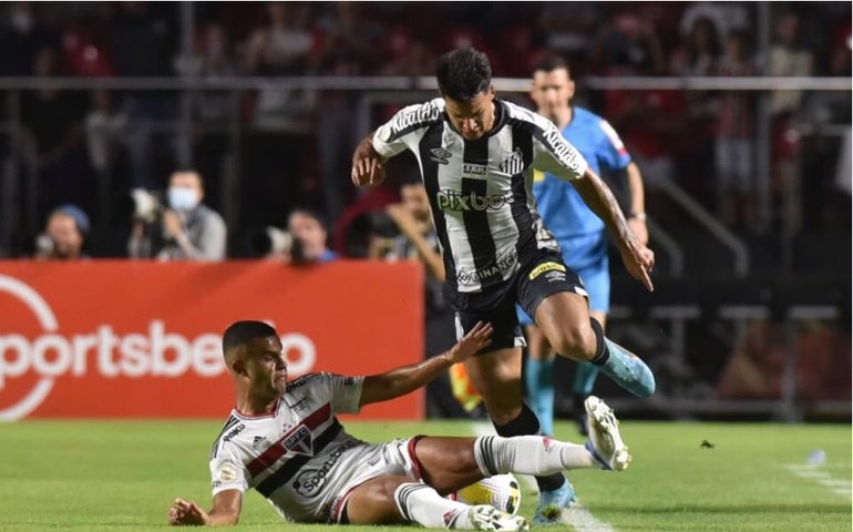 Santos se revolta com arbitragem do clássico e diz que não vai mais se calar