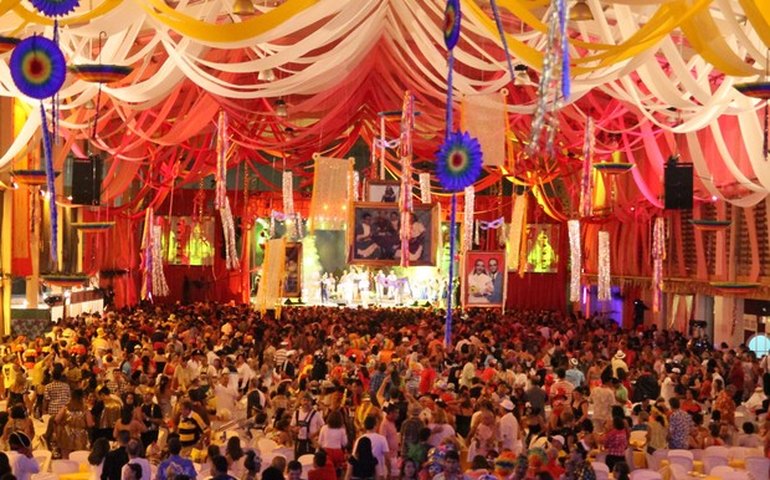 Em Maceió, baile pré-carnaval da Tropicoisa volta com tudo em sua terceira edição