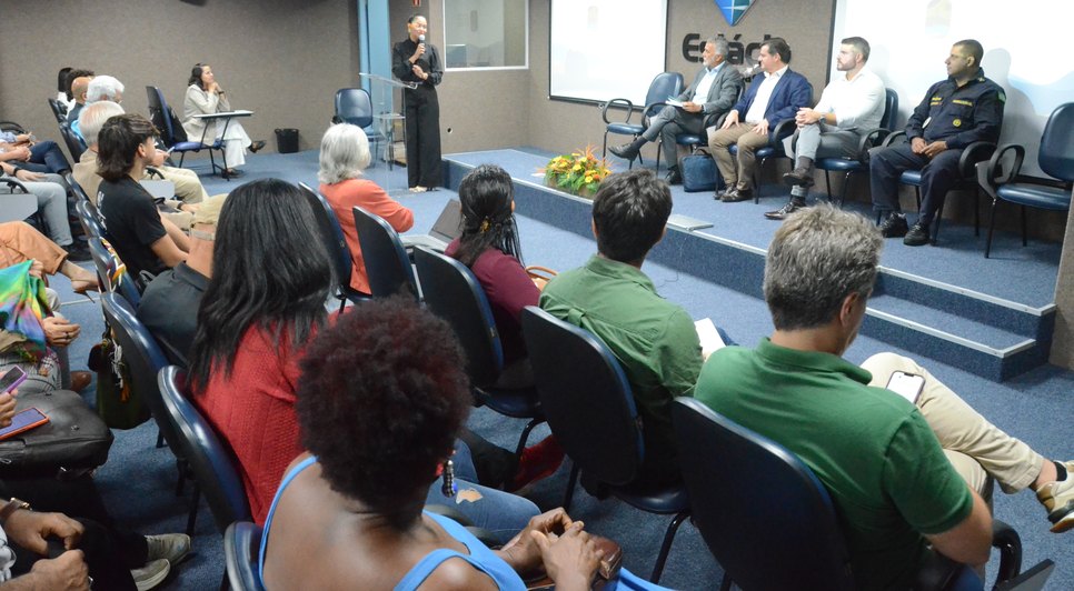 Representantes de várias entidades e especialistas discutiram ordenamento ( / Foto: Beto Macário)
