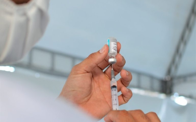 Secretária da Mulher de SP tentou barrar vacinação de crianças